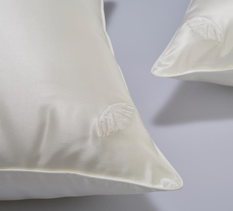 Silk pillow with silk shell