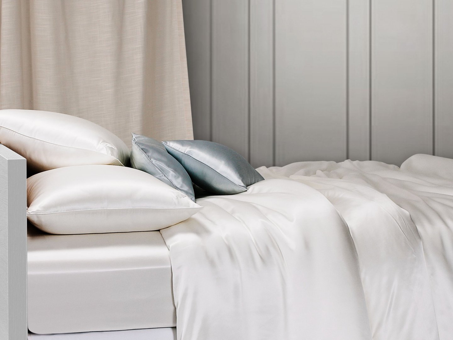 Luxury silk bedding set with a soft silk pillow, silk sheet, and the best quality silk comforter, perfect for a comfortable and elegant lifestyle.