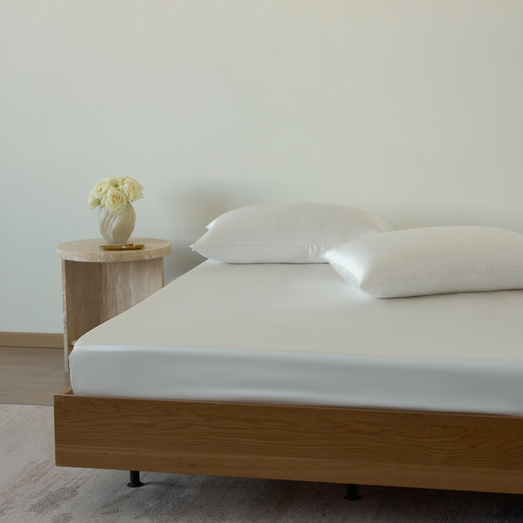 Perle Silk white fitted sheet crafted from 22 momme pure mulberry silk