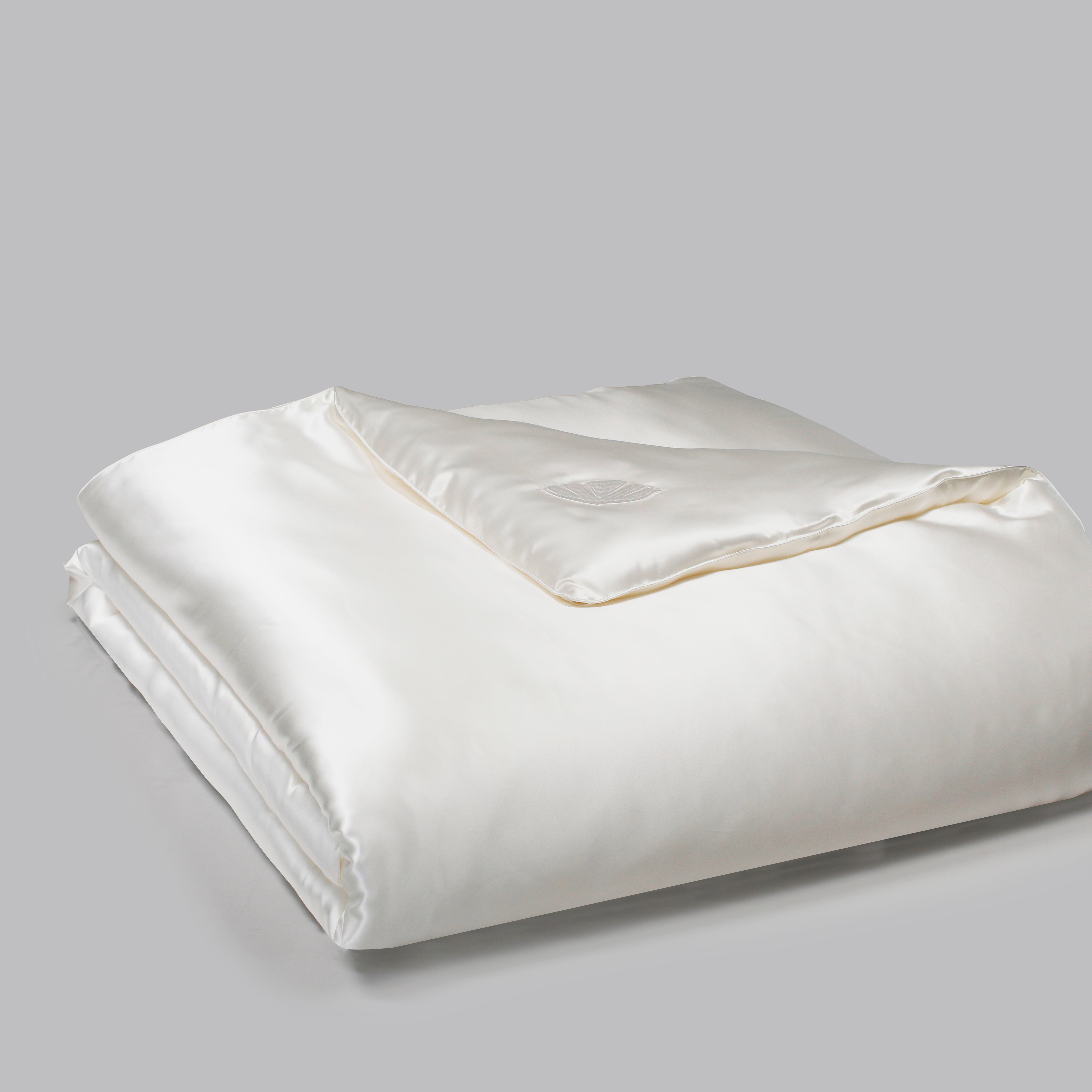 All Season Silk Shell Comforter by La Seta