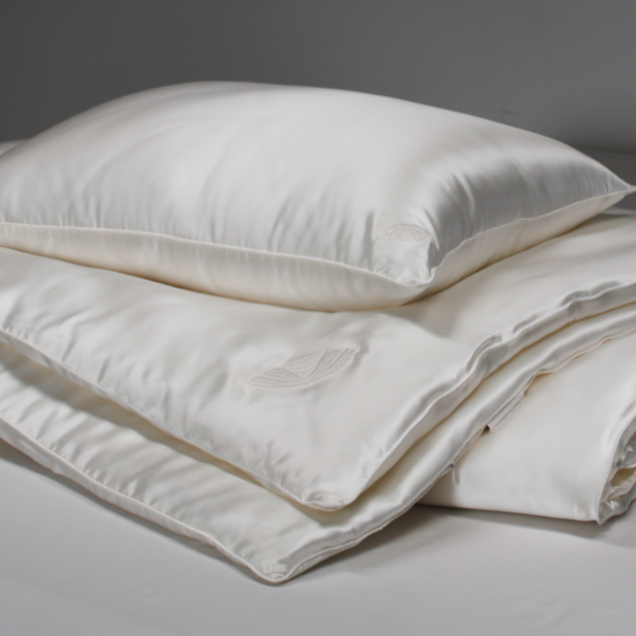 Silk comforter and silk pillow