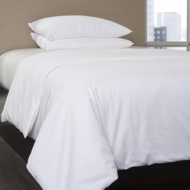 Silk comforter with cotton shell